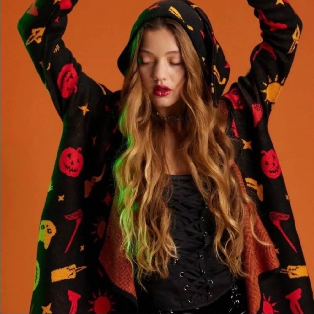 S Hocus Pocus sweater